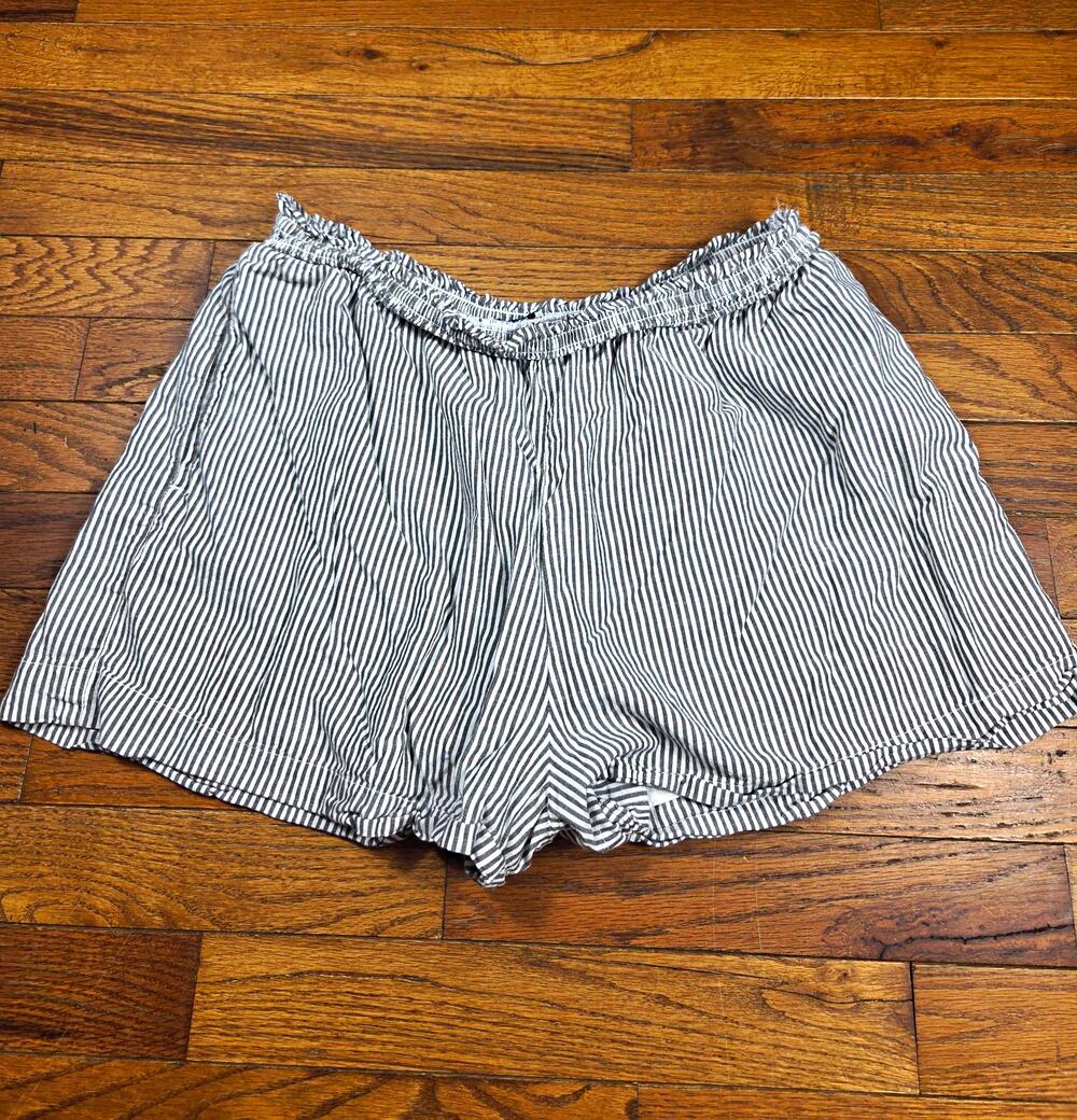 American Eagle Womens L Striped Pull On Shorts Gray White Elastic Waist Beach